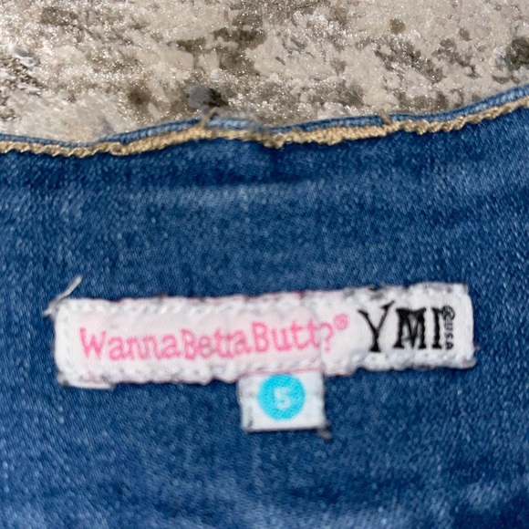 Super cute butt lifting shorts size small - Picture 3 of 3